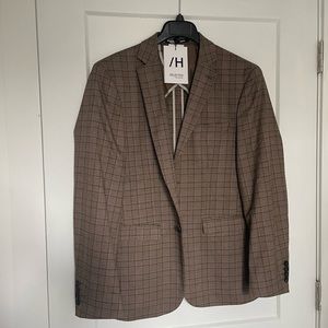 BRAND NEW MENS SUITE!